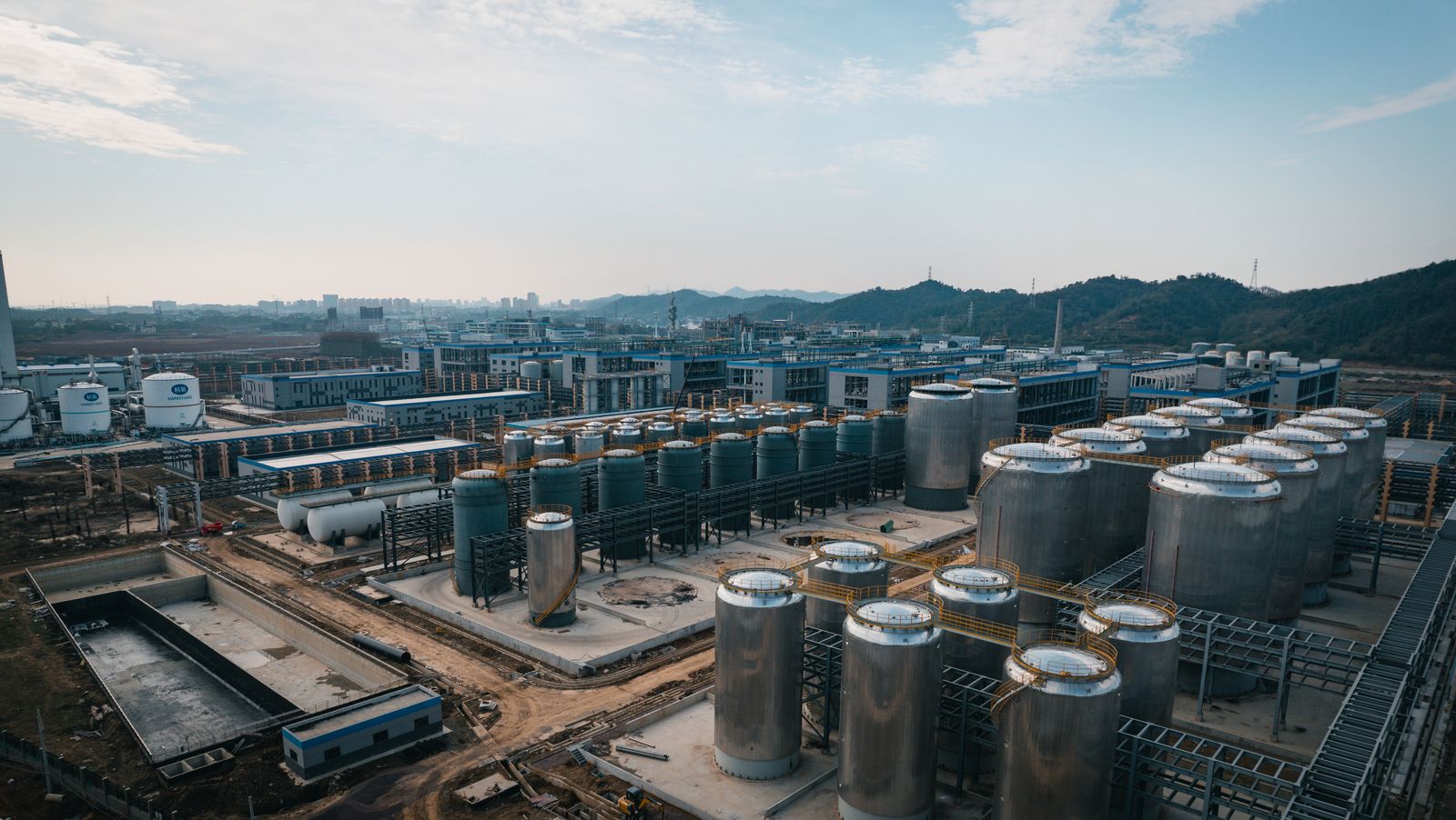 Industrial gas processing plant