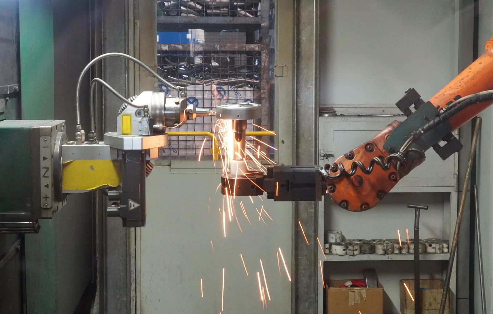 Robotic welding cell